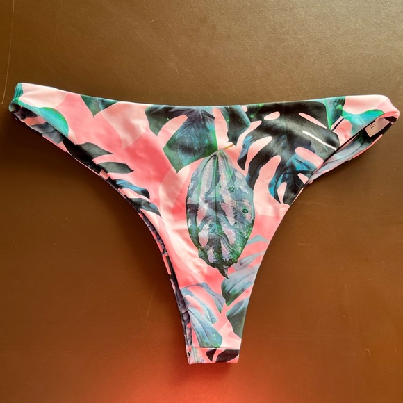 Brand new bikini bottoms - Picture 2 of 2